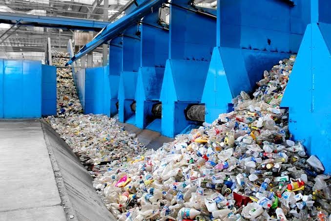 Keeping Commercial Spaces Cleaner Without Making Waste a Daily Problem